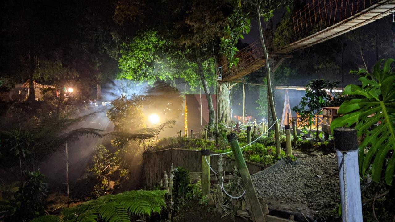 Penginapan Segitiga 2 Bandung Exterior foto