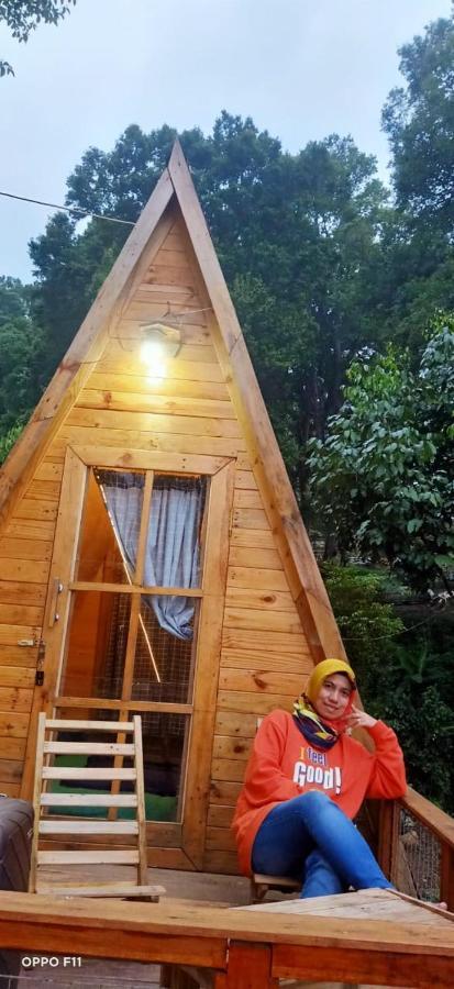 Penginapan Segitiga 2 Bandung Exterior foto